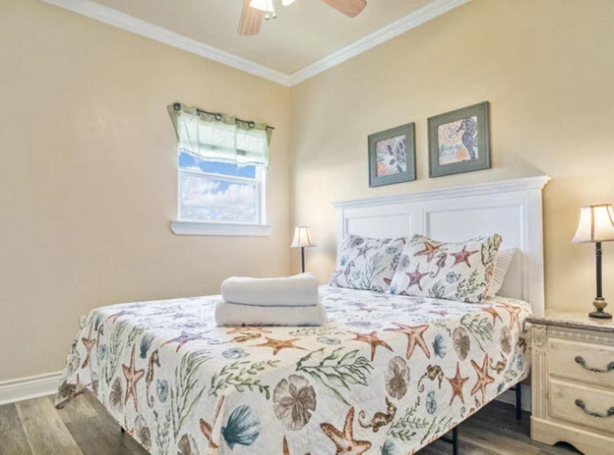 Fancy Nancy 2 Min Walk To Beach, Lyft, Pet-Friendly Bolivar Peninsula Luaran gambar